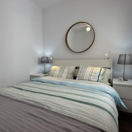 Апартаменты Chic With Queen Bed In Downtown Санта-Крус-де-Тенерифе